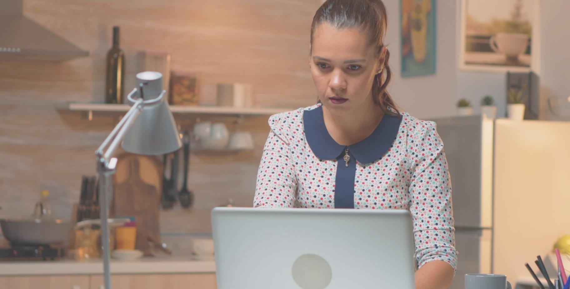 Bureau olivraquent à Lyon avec équipe au travail
