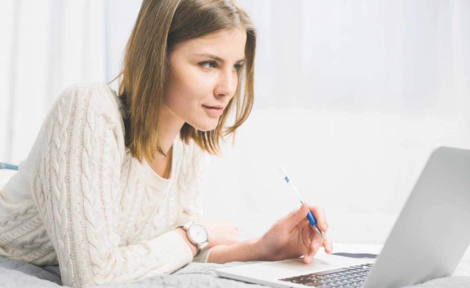 Espace de travail collaboratif olivraquent où se déroulent les consultations financières personnalisées